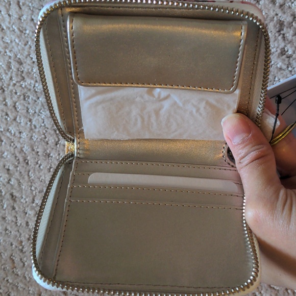 GUESS Floral Wallet NWT - Picture 4 of 7